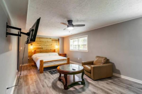 Spacious 4BR by Airport & Shops!
